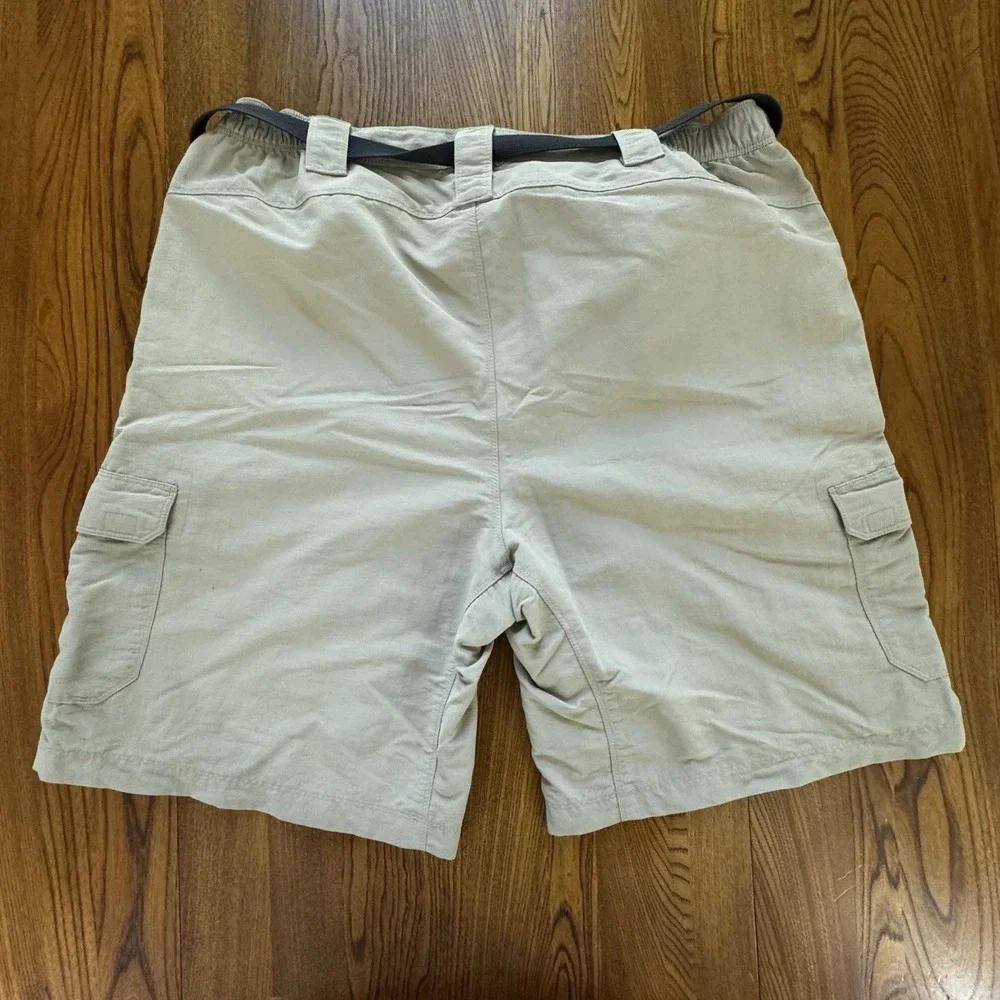 The North Face Khaki Belted Nylon Hiking Cargo Shorts Men's Size‎ L